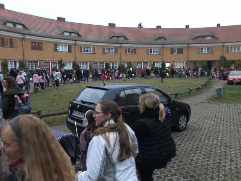 laternenumzug.jpeg laternenumzug.jpeg